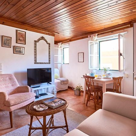 Light Filled Apartment Near Chiado, By Timecooler Lisboa 外观 照片