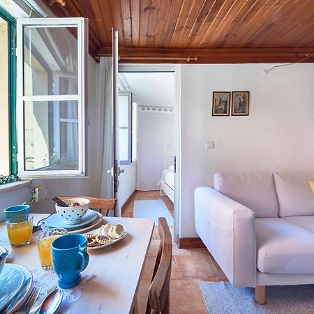 Light Filled Apartment Near Chiado, By Timecooler Lisboa 外观 照片