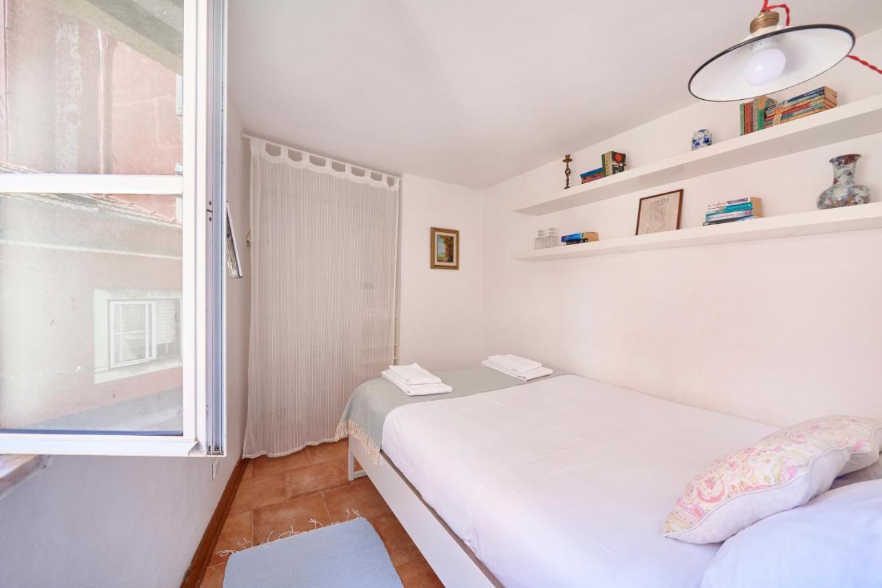 Light Filled Apartment Near Chiado, By Timecooler Lisboa 外观 照片