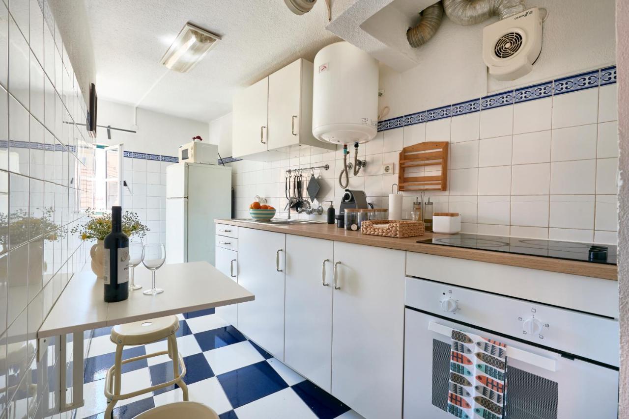 Light Filled Apartment Near Chiado, By Timecooler Lisboa 外观 照片