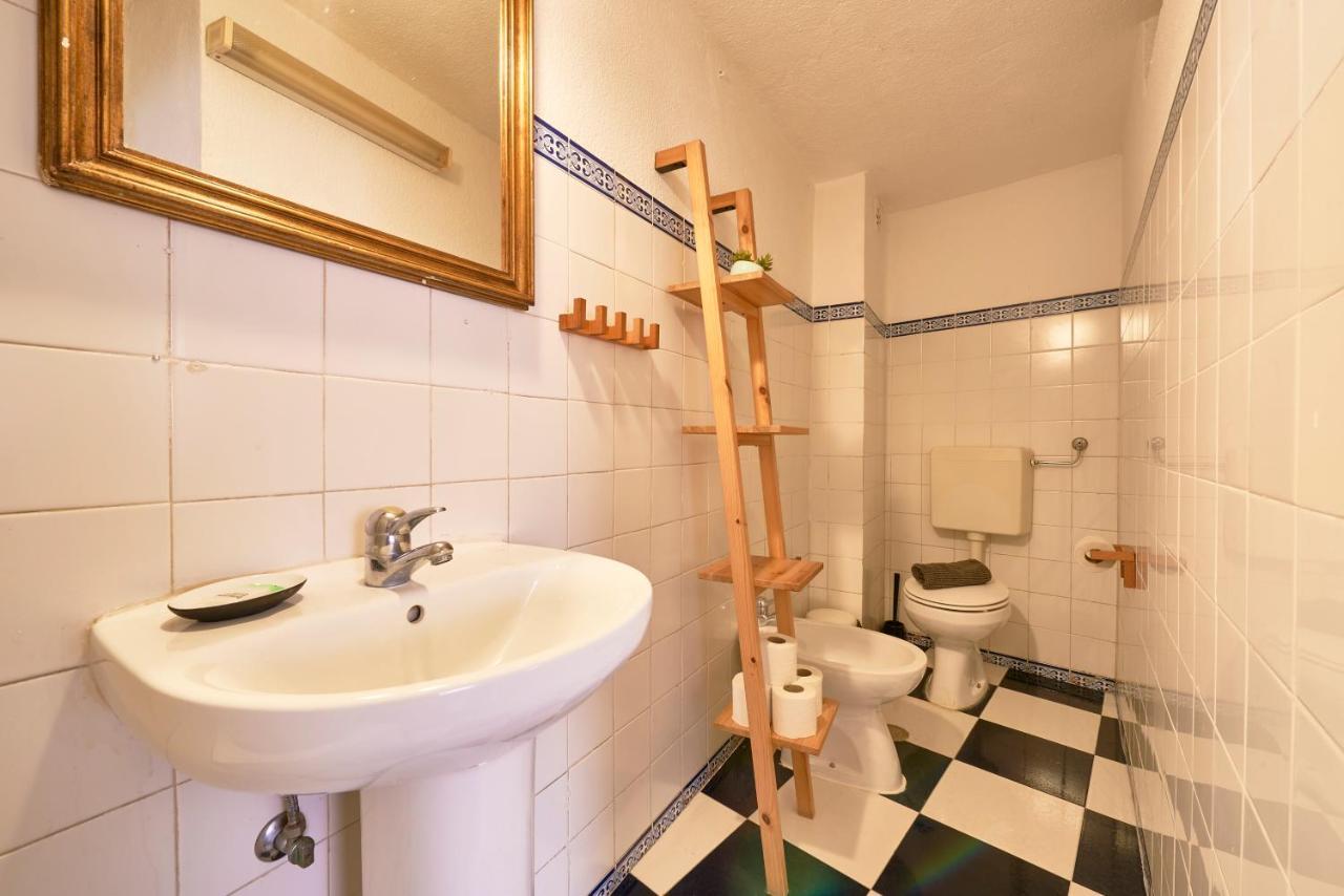 Light Filled Apartment Near Chiado, By Timecooler Lisboa 外观 照片