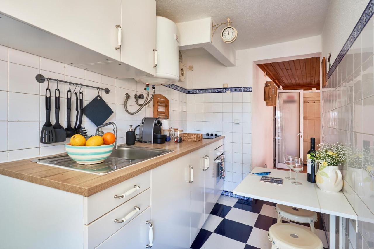 Light Filled Apartment Near Chiado, By Timecooler Lisboa 外观 照片