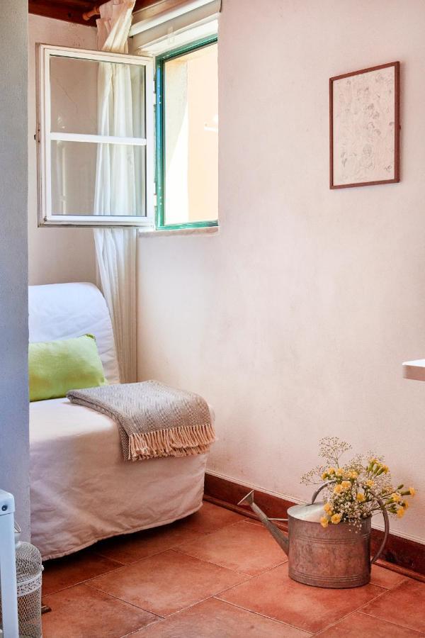 Light Filled Apartment Near Chiado, By Timecooler Lisboa 外观 照片